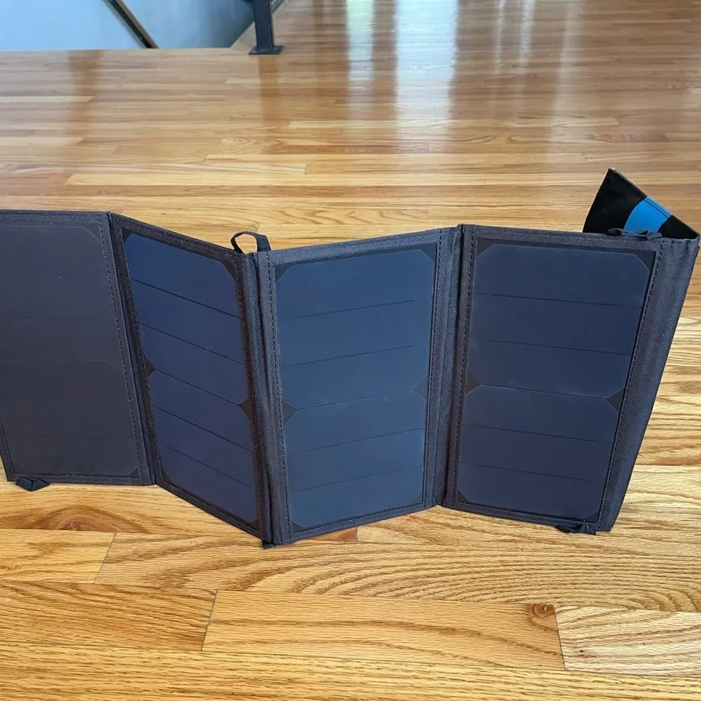 BigBlue Portable 28W Solar Panels Charger with Digital Ammeter